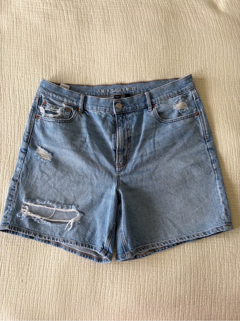American Eagle Relaxed Short - Light Wash Distressed Denim Shorts